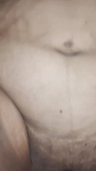 Mio marito lecca scopando la mia figa gemendo orgasmi intensi sborrando dappertutto sulla mia pancia