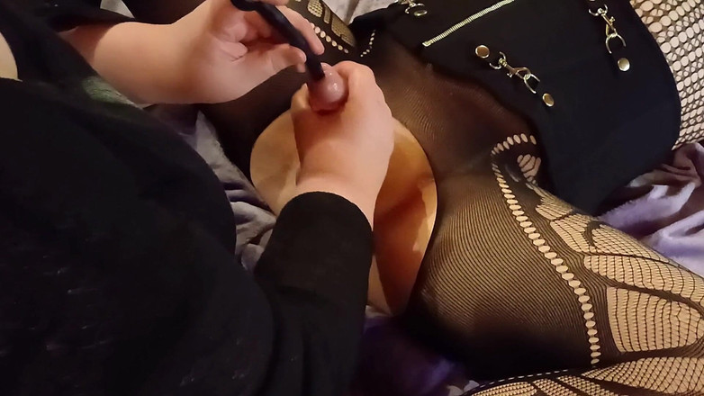 MisstressLeo: Dominatrix perfora la uretra de su mariquita con paja dilatadora