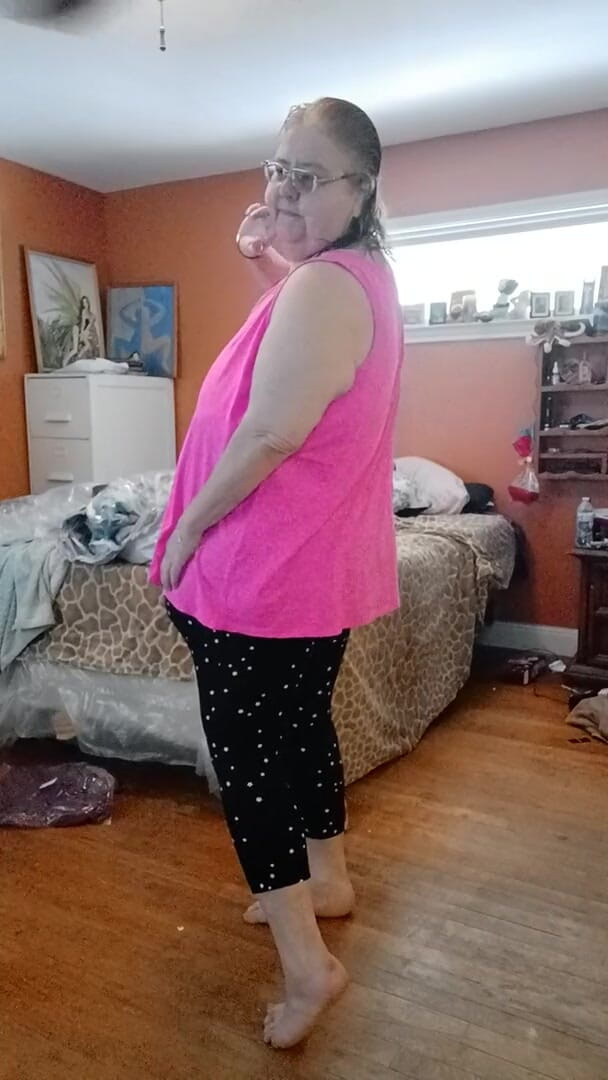 BBW nurse Vicki adventures with friends: Pembe külot pembe üst ve sevimli dondurma şort giyiyorum