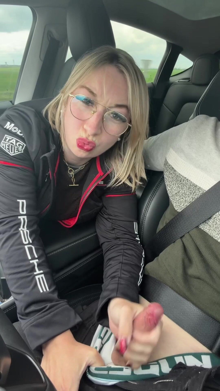 GIULIANA_OFFICIEL: Я погано граю за кермом, коли мій хлопець обганяє вантажівки, аха