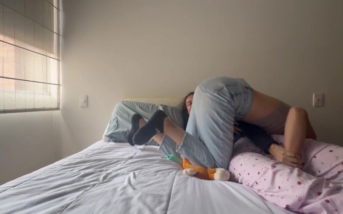scarlettandc: 两个女孩在一个最好的朋友聚会上玩得很开心