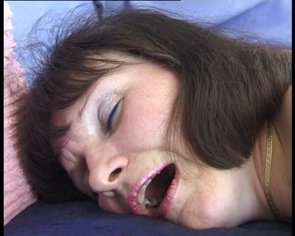 YOUR FIRST PORN: Hausfrau Janine - Geil Auf Muschi Rasièren Und Dildo bianco - casalinga...