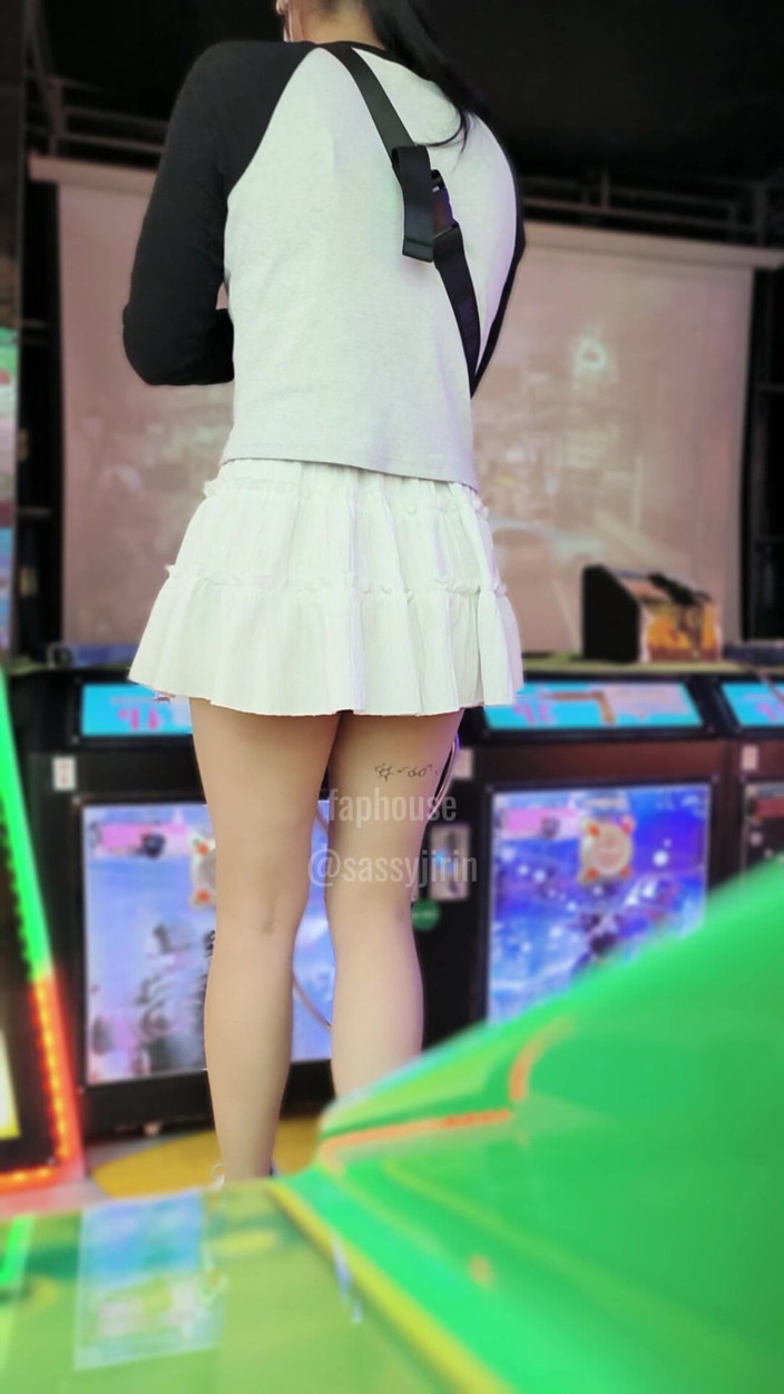 Caged sissy: Caged Sissy: Percubaan Arked Pertama