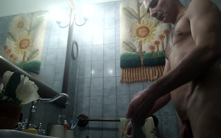 Cevideos: Genio desnudo en el baño