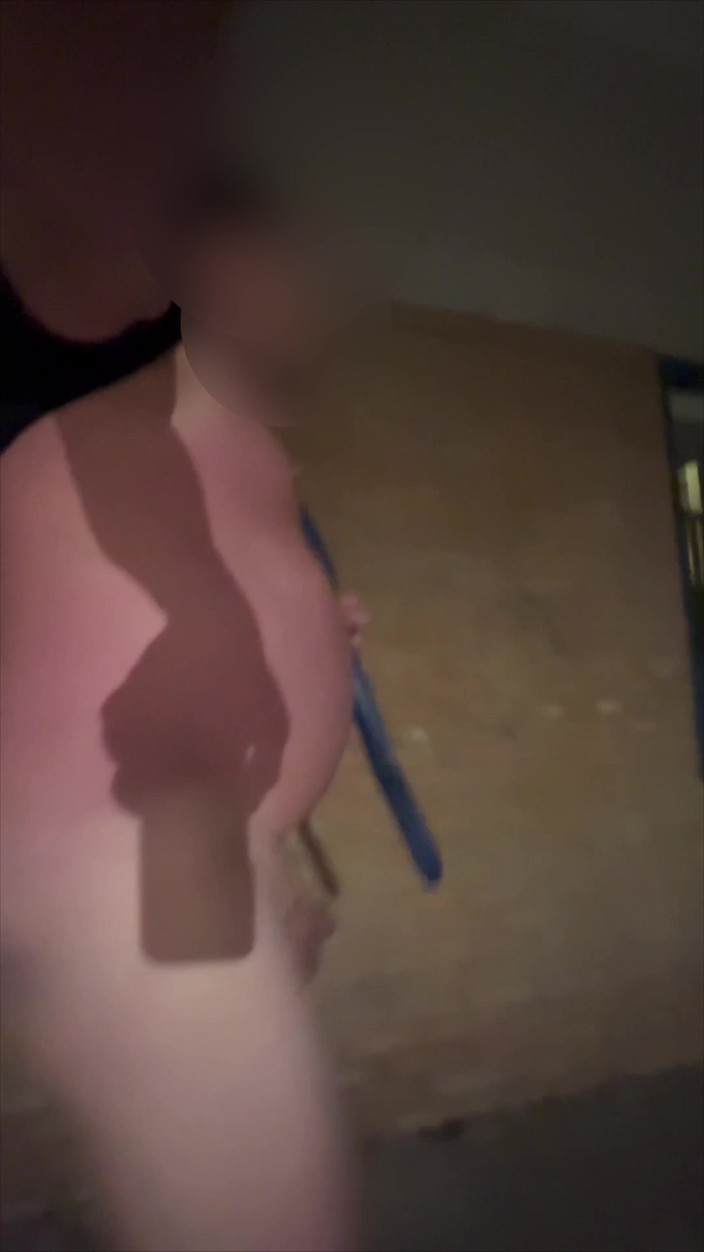 No limit cbt slave: Appartamenti per Parcheggi Nudi a Piedi