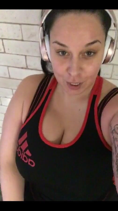 Anastasia Lux: Antrenament la sală... Cardio înainte de Greutăți și Da I Tren de 5...