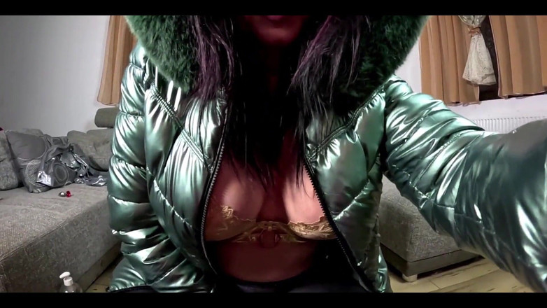 MilfyCalla: Shiny Leggings Cameltoe, Downjacket Play & Anal Plug Solo Fetish
