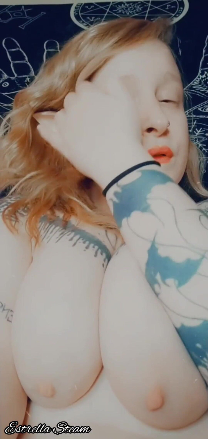 Estrella Steam: Elfa玩弄她的奶子