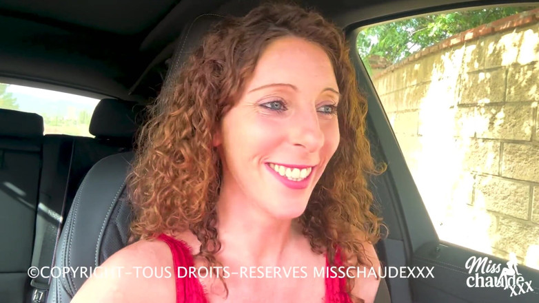 Misschaudexxx: Misschaudexxx ฉันดูดและเย็ดกันริมสระ