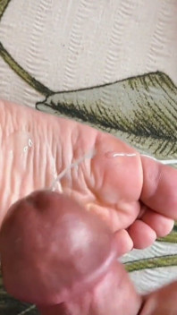 Big Ass Girlfriend Gives Me a Footjob and Fucks Me Like a Slut