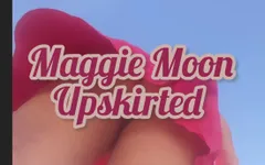 Maggie Moon küçük kamera üzerinde adım atıyor