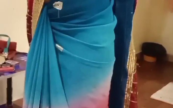 IndianHotwifeX: Tamil düşkünü evli kadın otelde pembe sutyen sari göbek gösterisinde...