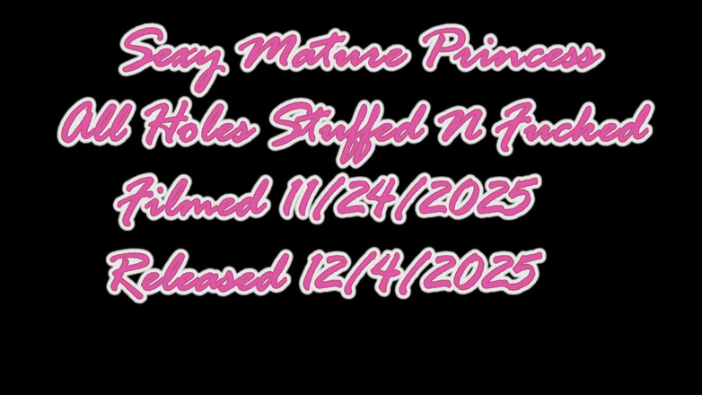 Sexy Sandra N Sir Christopher: Une princesse mature sexy se fait fourrer par tous les...