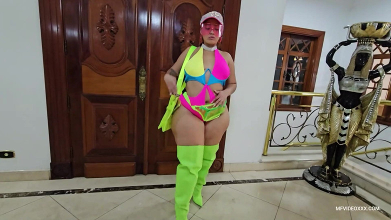 MF Dominance: Mezcla de fetiches con impresionante Rosalía