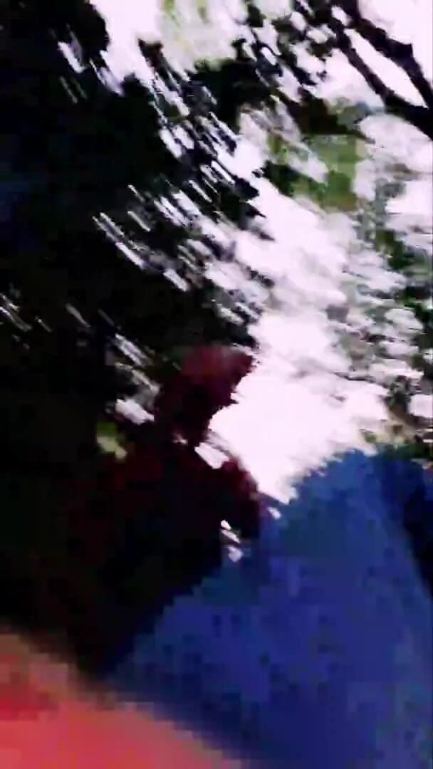 Slutboyben: Exhibitionistische pornoster buitenshuis