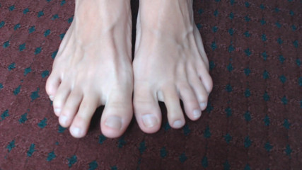 Abby Anna: Abby's toes no polish wiggling