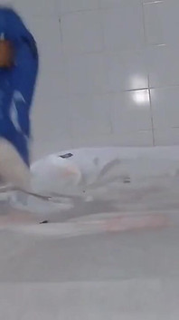 Có thể nếu tôi nói với bạn tôi rằng tôi thích cô ấy, bạn của cô ấy sẽ cho phép tôi mối quan hệ đó? Halloween