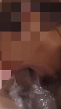 MILF Saje Manželovo Sperma Přímo Do Jejího Krku