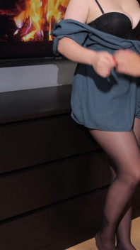 Step Mom Was Cleaning the House and Let Her Legs Fuck in Pantyhose