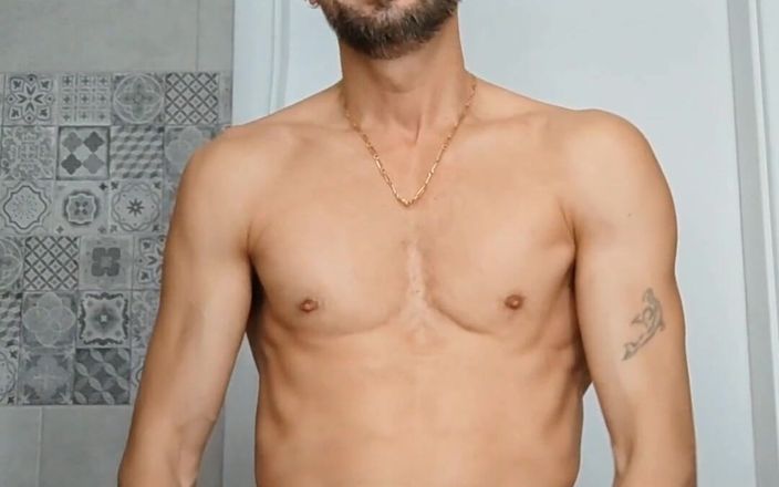 Boy jerking off: Mi sono svegliato tardi, mi preparo e vado a lavorare