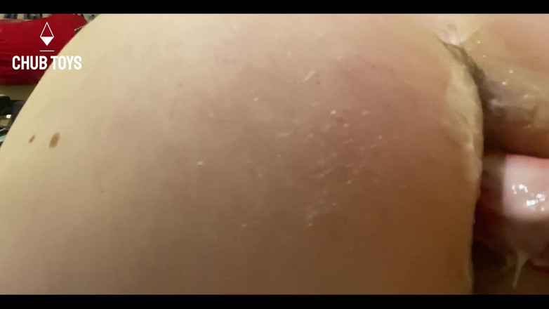 Chub toys: Grote dildo glijdt in mijn dikke kont