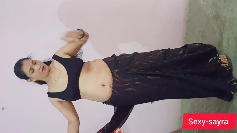 Sexy-sayra: सायरा पहली बार का पानी पीती है
