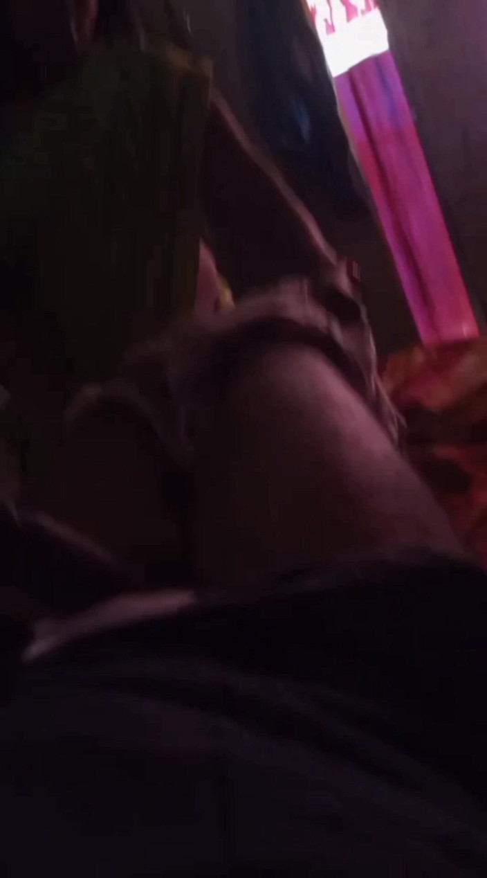 Auntixxx69: Je couche secrètement avec mon demi-frère