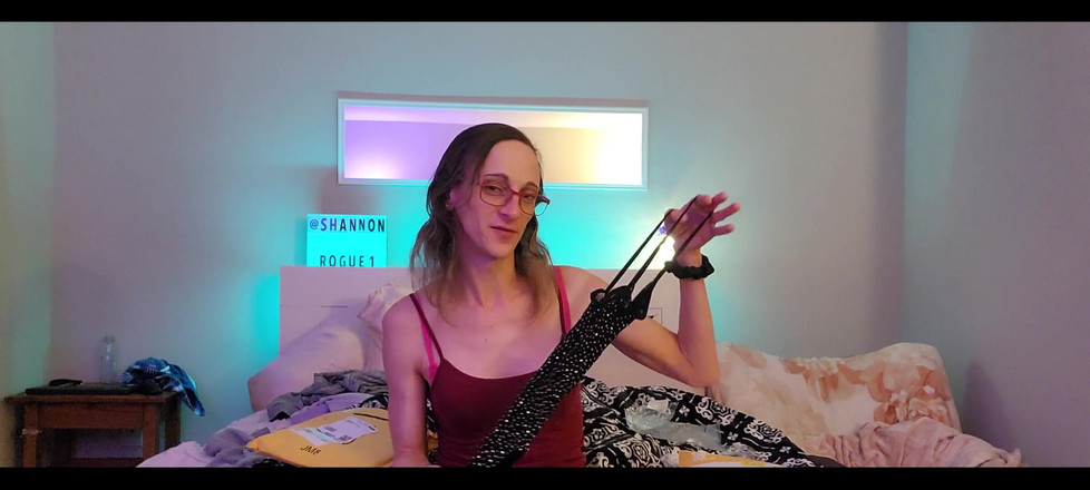 Shannon Rogue: Outro vídeo divertido de unboxing