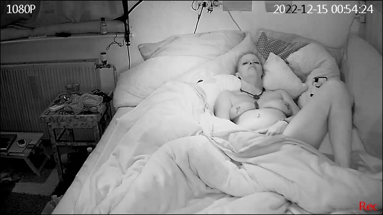 KittieNoOne: Masturbare înainte de culcare