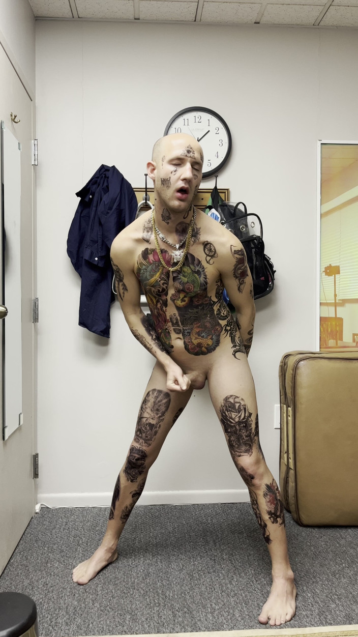Straight ish Jake Grand: Twink bắn tinh lên mặt trong khi đụ cu giả
