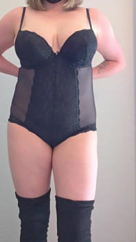 Strip Tease in Lingerie