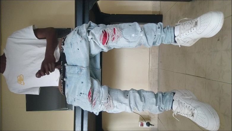 Gay black steel Africa: Czarny z Wielkim Kutasem w Streetwear Jerk i Cum (4)