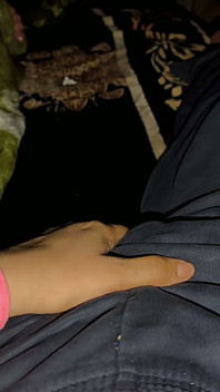 MILF Arab dengan pantat besar dengan pepek berbulu mengongkek pepek saya dengan kote hitam besar