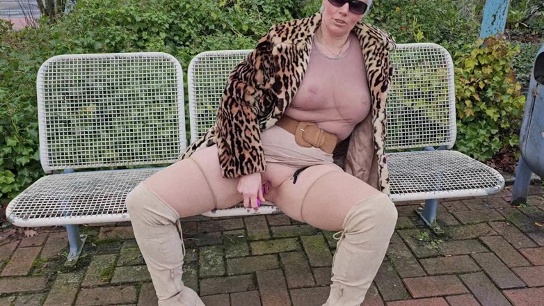 UserBitch1: In the Middle of the City