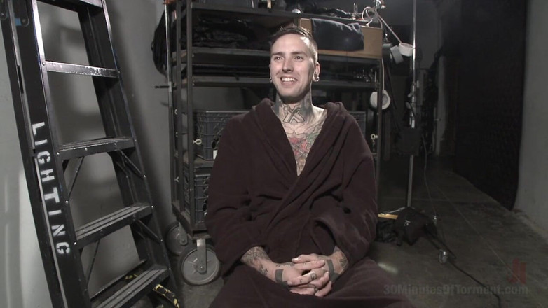 30 Minutes of Torment: Pro Dom Ruckus chơi flogger 30 pound