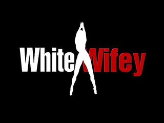 White Wifey: 肛交熟女干她的黑人朋友