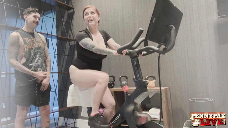 Penny Pax: Penny Pax Pracoval v tělocvičně