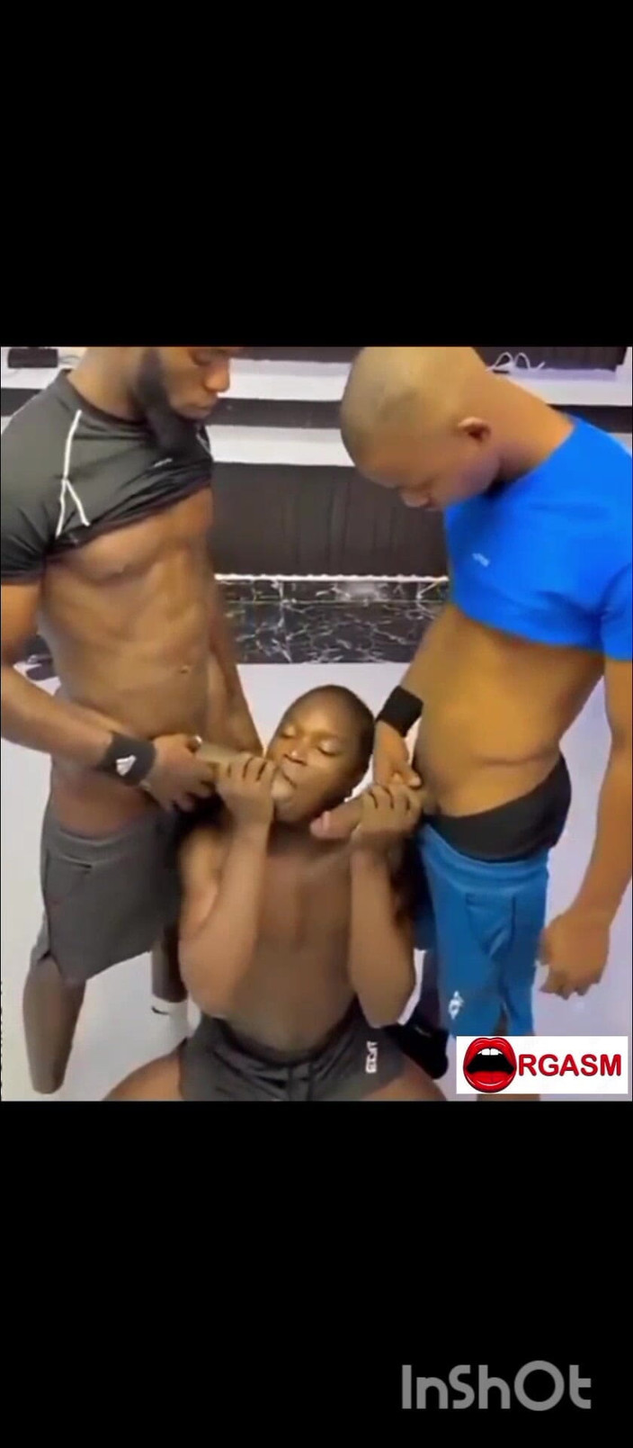 Sweetass132: Une Prof De Gym Se Fait Baiser Par Deux Grosses...