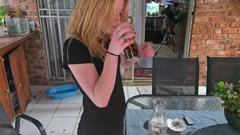 Sparowdox: 18letá přítelkyně šuká venku během bouře