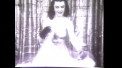 The Unforgettable: Menari melepas pakaiannya