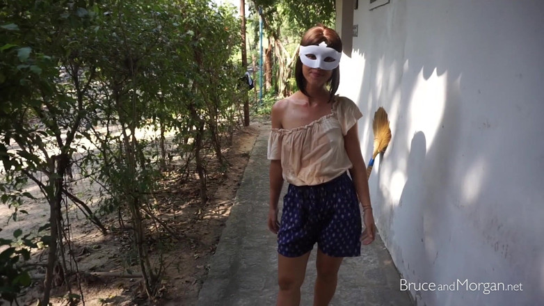 Bruce-and-Morgan: Aku suka kencing sebagai Urinal