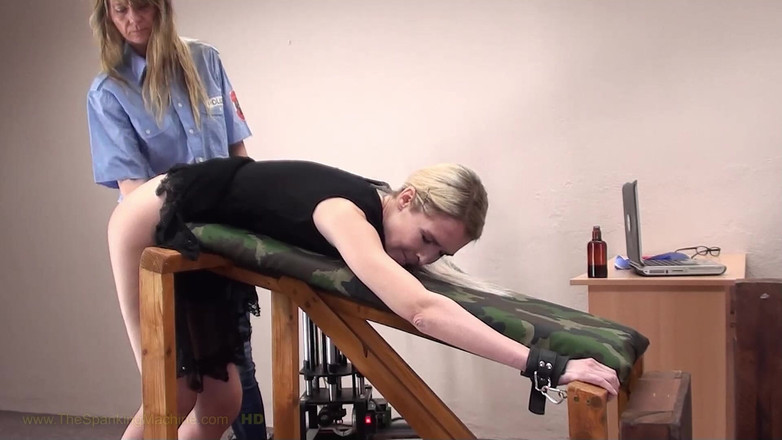 The Spanking Machine: Sissi sissi si mesin penampar 8 - cambuk pantat