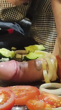 CBT. Batang melampau dan seksaan ureza di dapur! Memasak zakar 2. Episod 3/3. Penuh.