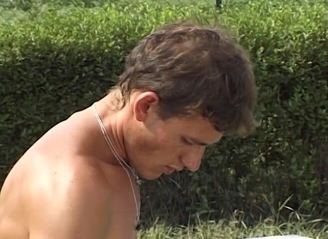 Porno Cloud: Trío en la piscina de verano