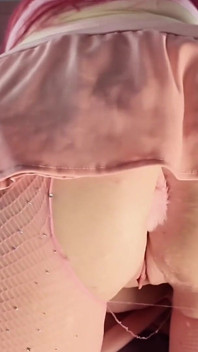 PAWG Twerks Dans Des Filets De Pêche Déchirés Et Un Plug De Queue Au Ralenti