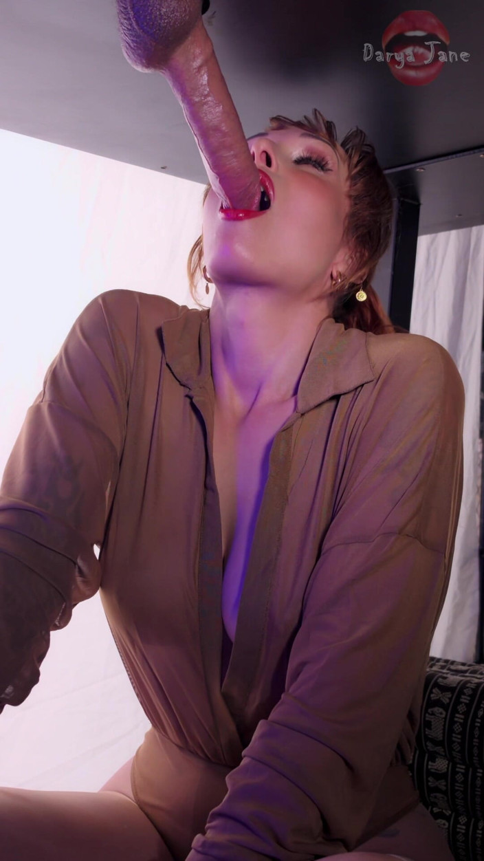 Darya Jane: Datang menikmati blowjob meja memerah pinggir yang panjang dan perlahan....