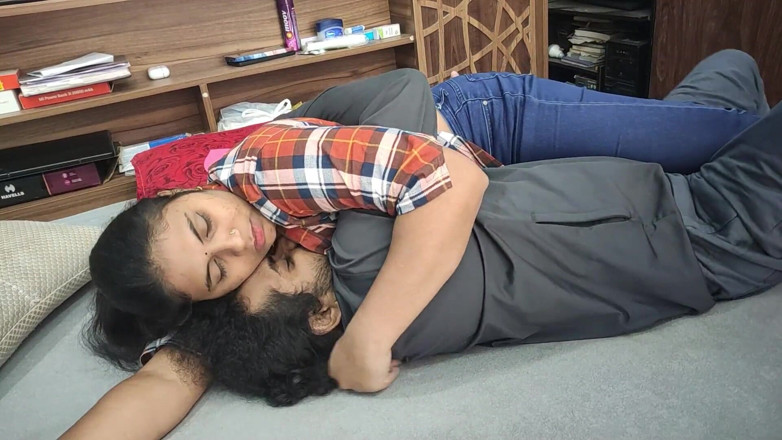 Vaishnavysharunraj: Mallu pár sexy prsa saje romantiku, indický pár prsa sání,...