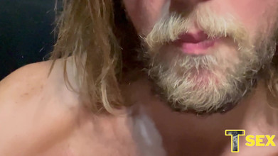 Fem Bi: Il a meilleur goût de cette façon, éjaculation, femboy coupé mange...