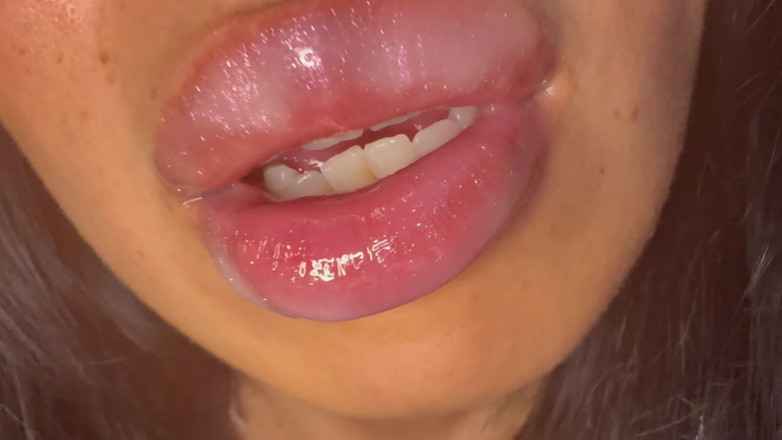 Asmr_mouth: A Loooot dari Lipgloss Apabila Saya Kiss