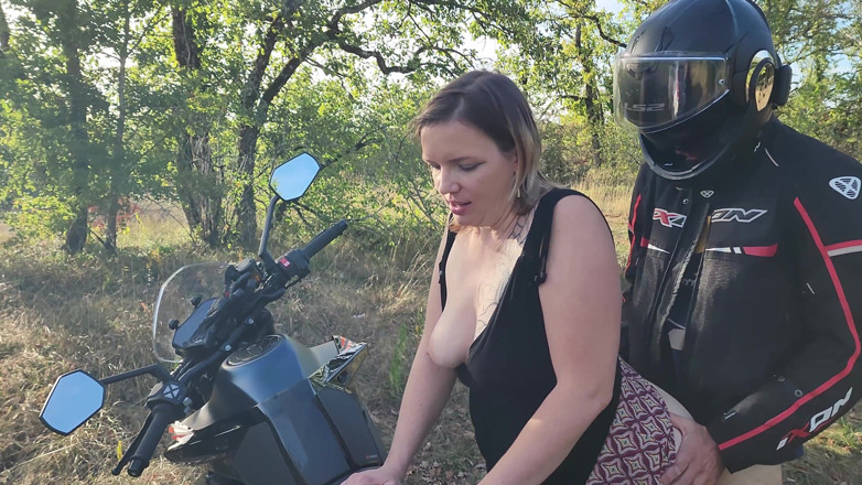 Sexymarghot: Biker Fucks Me on This Motorcycle in Threesome with My...